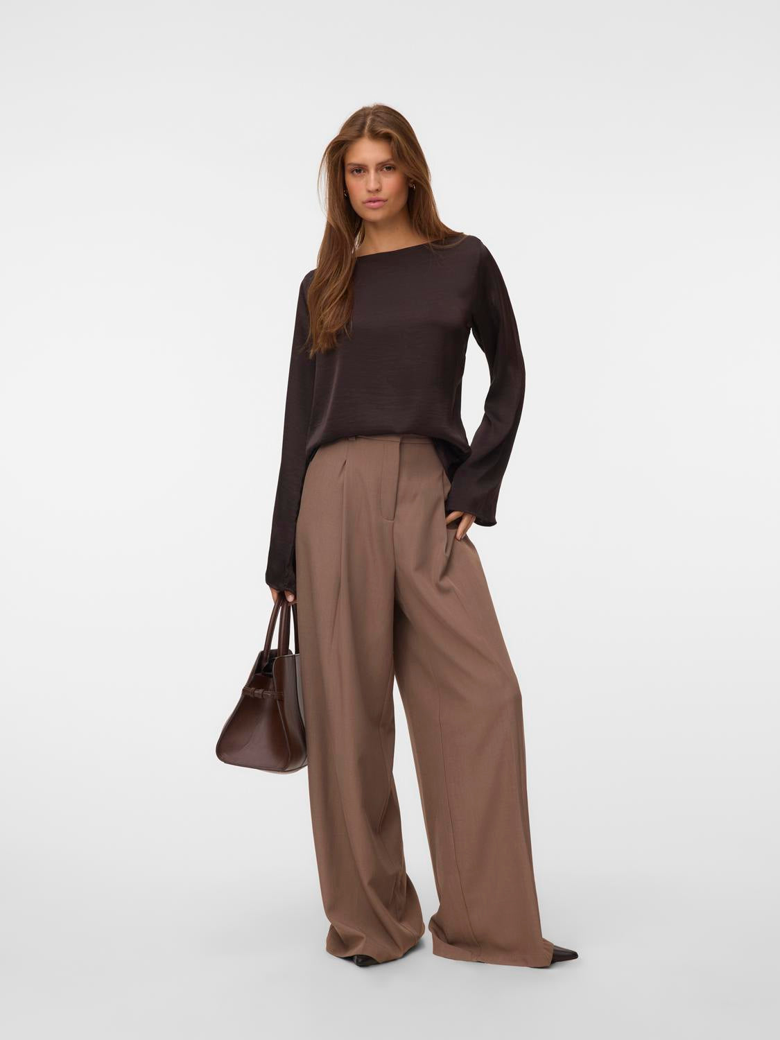 model_shot-front